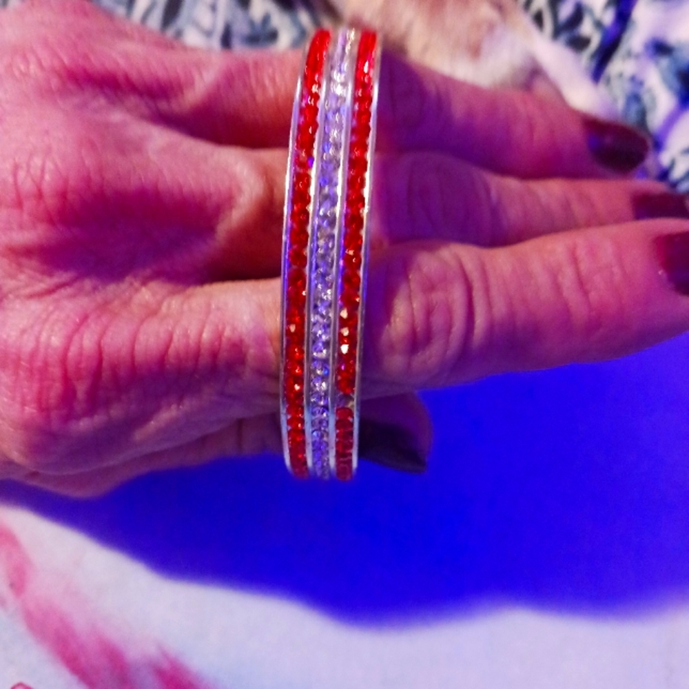 Bangle bracelet